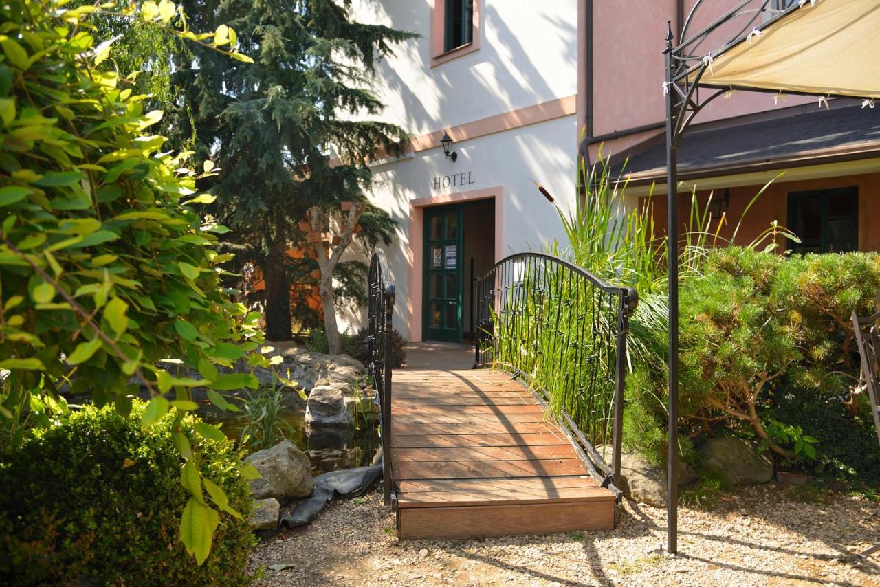 Hotel Via Ironia Vysoké Mýto Kültér fotó