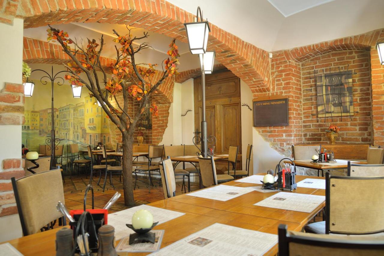 Hotel Via Ironia Vysoké Mýto Kültér fotó