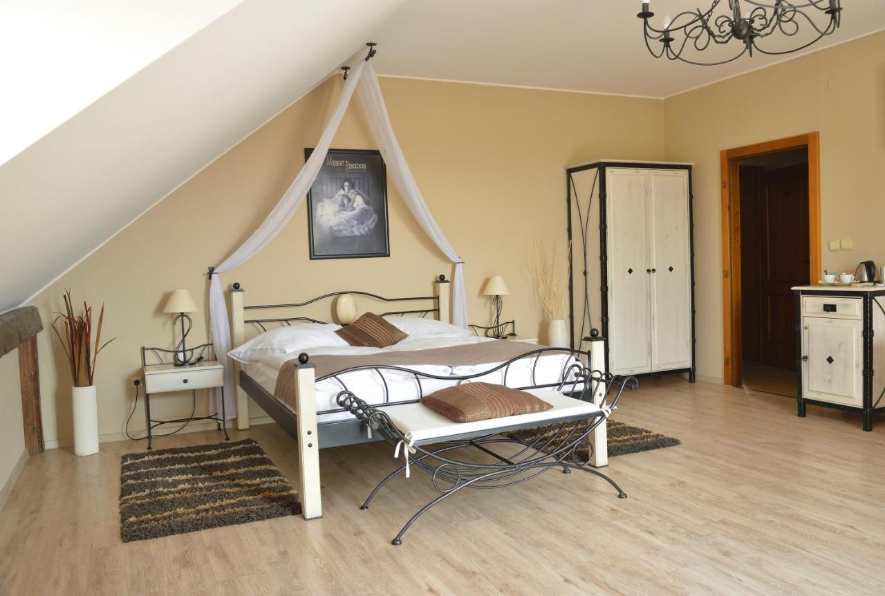 Hotel Via Ironia Vysoké Mýto Kültér fotó
