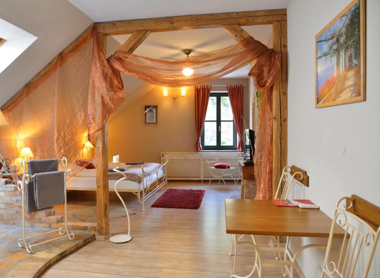 Hotel Via Ironia Vysoké Mýto Kültér fotó