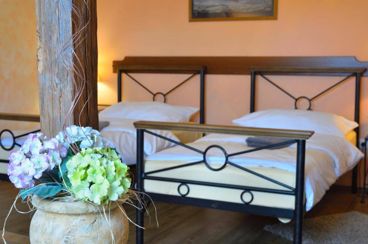Hotel Via Ironia Vysoké Mýto Kültér fotó